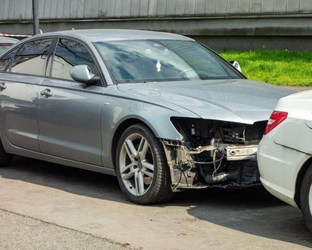 Coche chocado en accidente de tráfico
